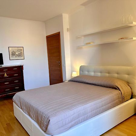 Sisters' Home - Appartamento Nel Centro Storico Con Terrazzo, Aria Condizionata E Vasca Da Bagno Siena Eksteriør billede