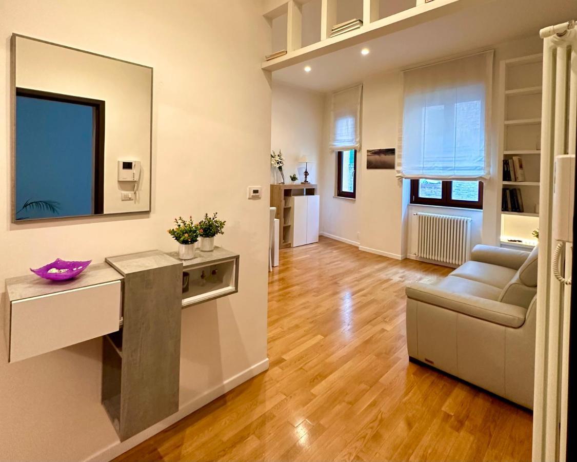 Sisters' Home - Appartamento Nel Centro Storico Con Terrazzo, Aria Condizionata E Vasca Da Bagno Siena Eksteriør billede
